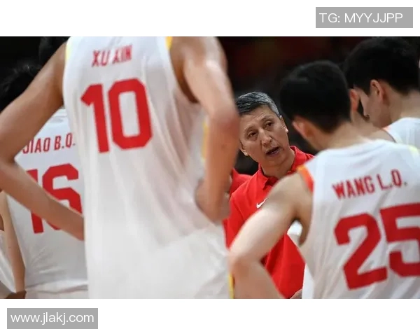 重磅专题：成都篮球队如何通过包夹战术实现战术革新与团队协作提升