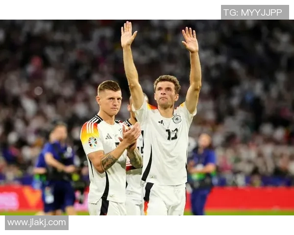 德国退役足球明星重聚畅谈往昔荣耀与未来发展