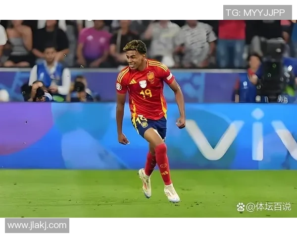 西班牙足球明星的奢华生活揭秘与训练日常全记录