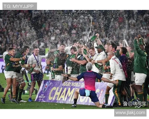 足球明星精彩瞬间进球盘旋图赏析带你领略绿茵场上的绝妙技艺与激情